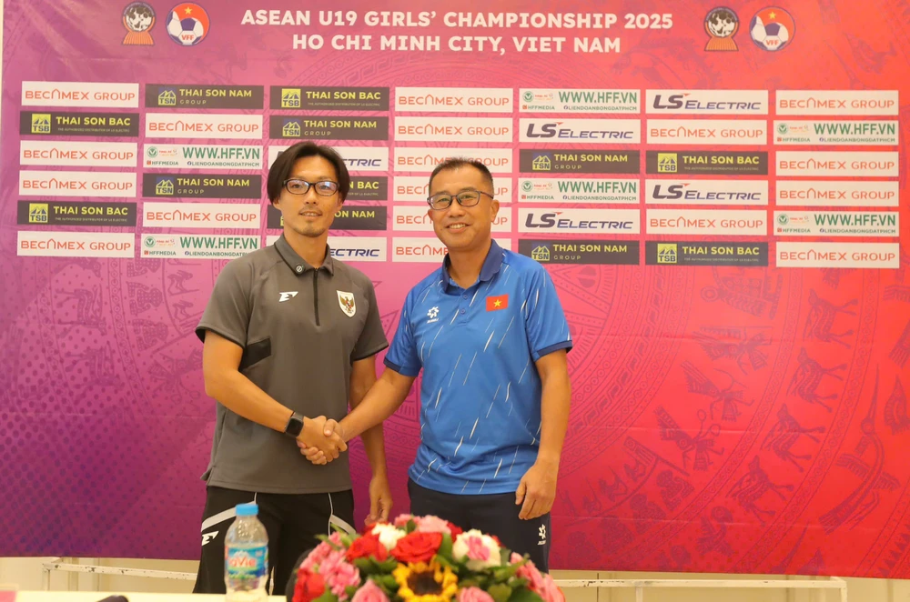 chung-ket-dong-nam-a-trong-tam-tay-tuyen-nu-u-19-viet-nam (4).jpg