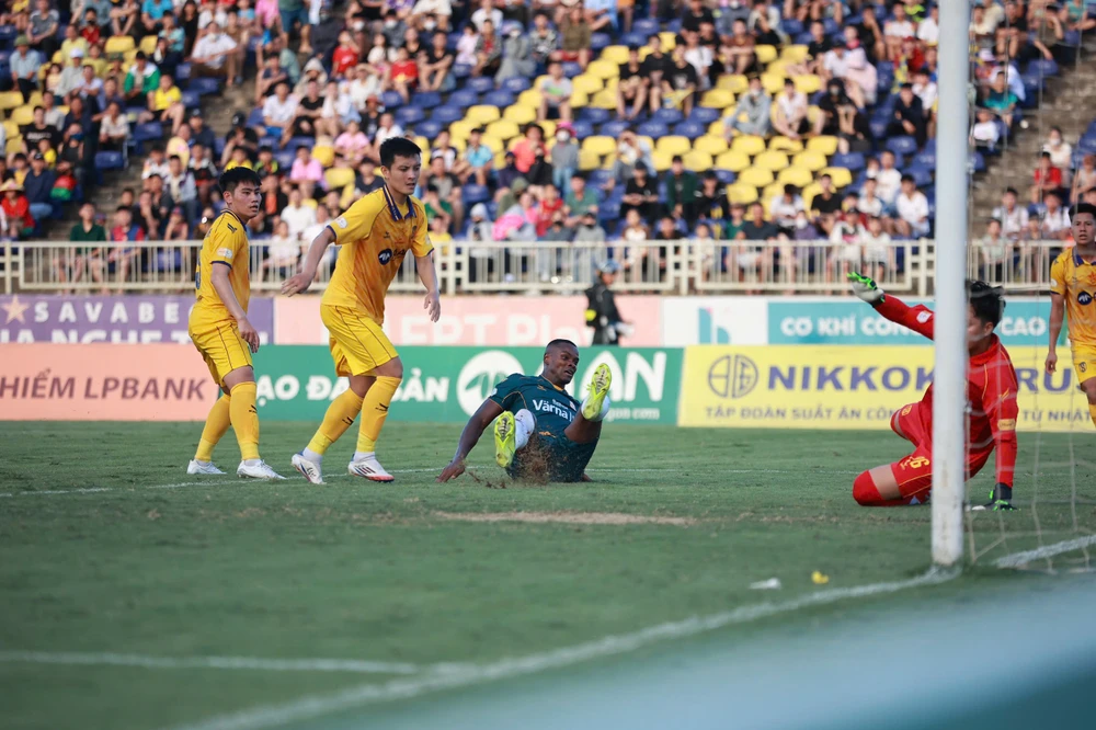 cuộc đua trụ hạng V-League