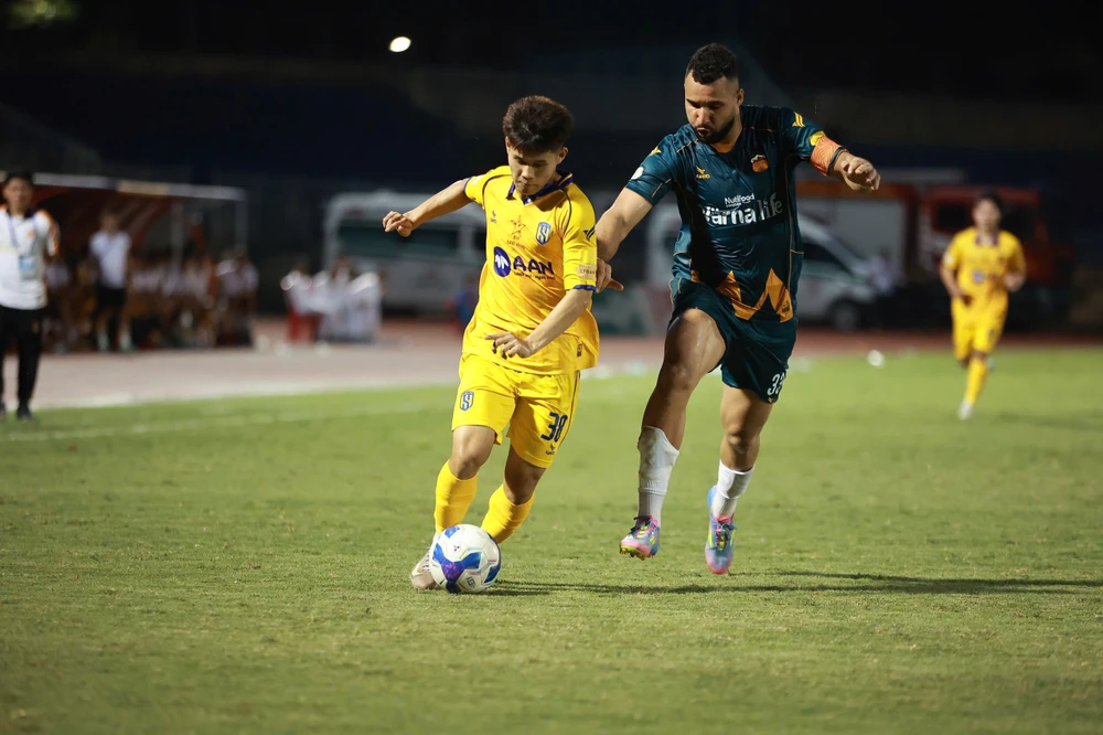 binh-dinh-gap-kho-shb-da-nang-loi-the-trong-cuoc-dua-tru-hang (2).jpg