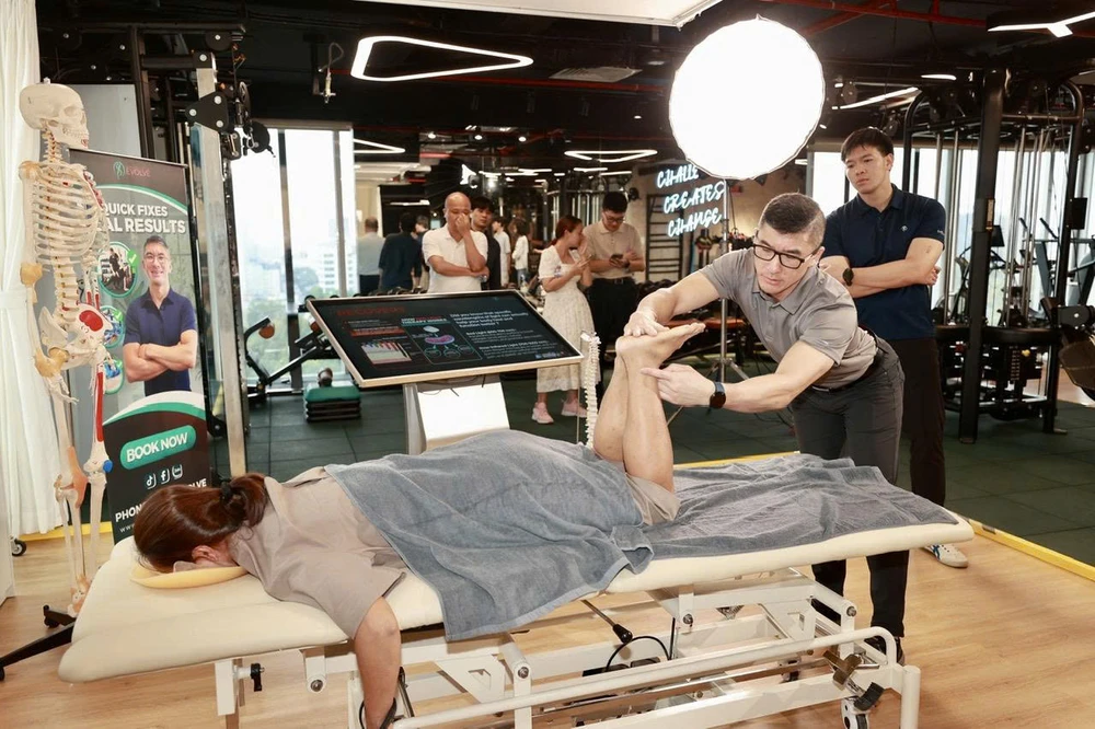 cac-ngoi-sao-the-thao-viet-nam-trai-nghiem-tri-lieu-thu-vi-cung-chuyen-gia-uc (4).jpg