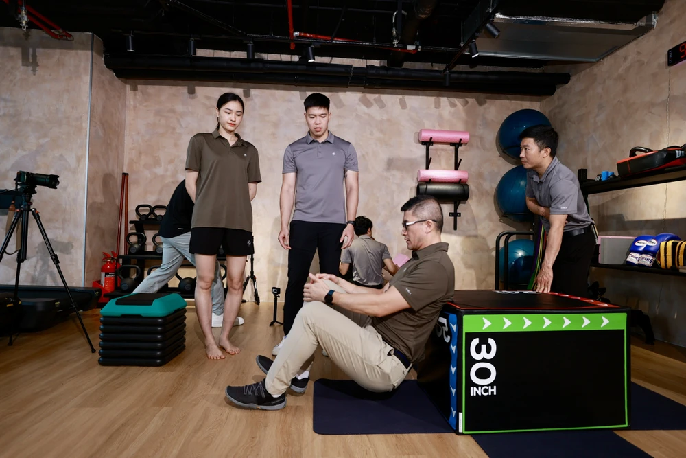 cac-tuyen-thu-bong-chuyen-tap-hoi-phuc-voi-chuyen-gia-ngoai-o-evolve (3).jpg