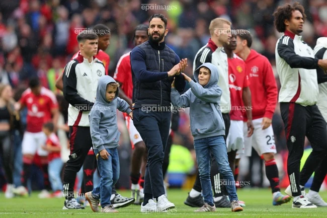 khong-ai-bat-kha-xam-pham-o-clb-manchester-united (3).jpg