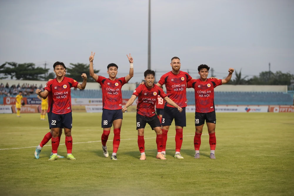 kich-tinh-trong-kich-ban-co-san-cua-loat-dau-cuoi-v-league (4).jpg