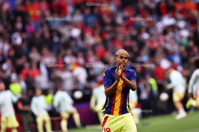 ai-xung-dang-gianh-giai-qua-bong-vang-2025 (3).jpg