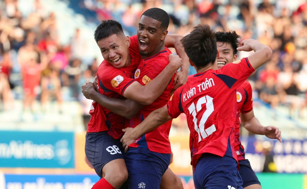 nhung-diem-nhan-thu-vi-cua-mua-giai-v-league-2024-2025 (1).jpg