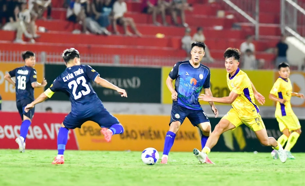 nhung-diem-nhan-thu-vi-cua-mua-giai-v-league-2024-2025 (2).jpg