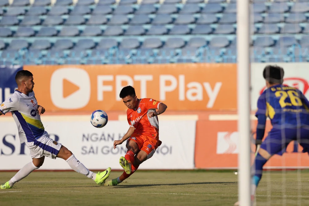 nhung-diem-nhan-thu-vi-cua-mua-giai-v-league-2024-2025 (4).jpg