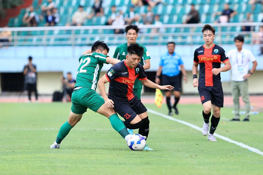 10-ti-dong-cho-cong-phuong-va-dong-doi-clb-binh-phuoc-de-thang-shb-da-nang (5).jpg