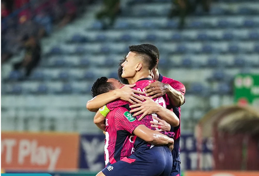 que-ngoc-hai-ngam-ngui-nhin-doi-bong-cu-vao-chung-ket-cup-quoc-gia (1).jpg