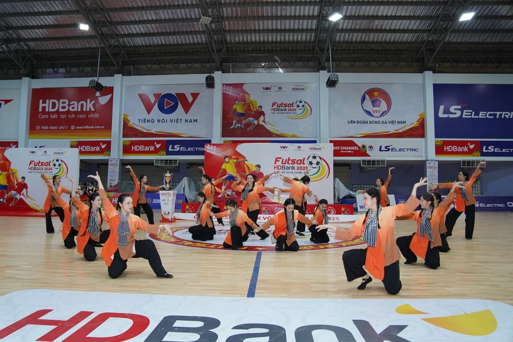 thai-son-nam-len-ngoi-sau-man-dai-chien-bat-phan-thang-bai-voi-sahako (4).JPG