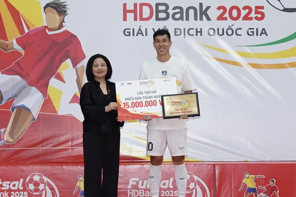 thai-son-nam-len-ngoi-sau-man-dai-chien-bat-phan-thang-bai-voi-sahako (5).JPG