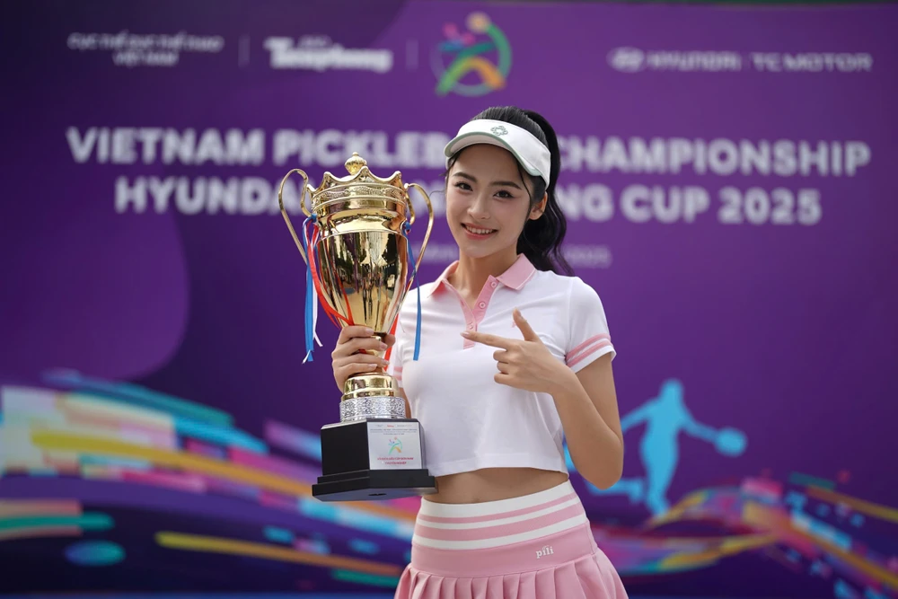 hoa-hau-a-hau-va-nhung-bong-hong-tren-san-dau-pickleball-tranh-giai-hon-1-ti-dong (11).jpg