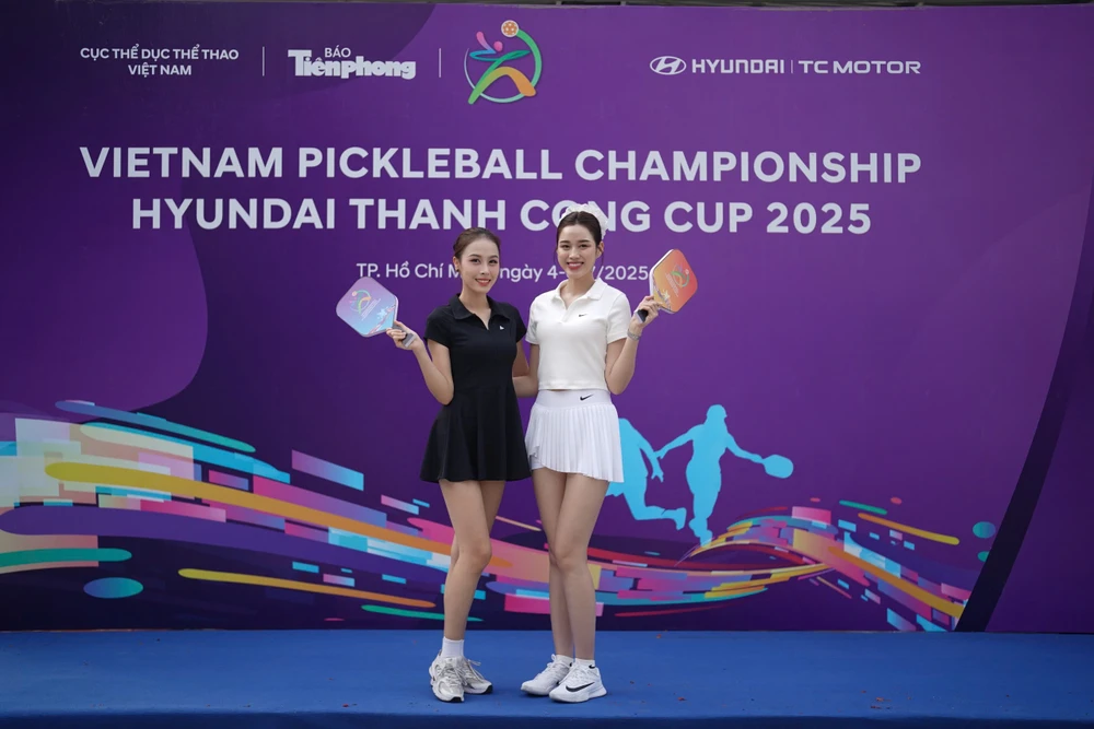 hoa-hau-a-hau-va-nhung-bong-hong-tren-san-dau-pickleball-tranh-giai-hon-1-ti-dong (13).jpg