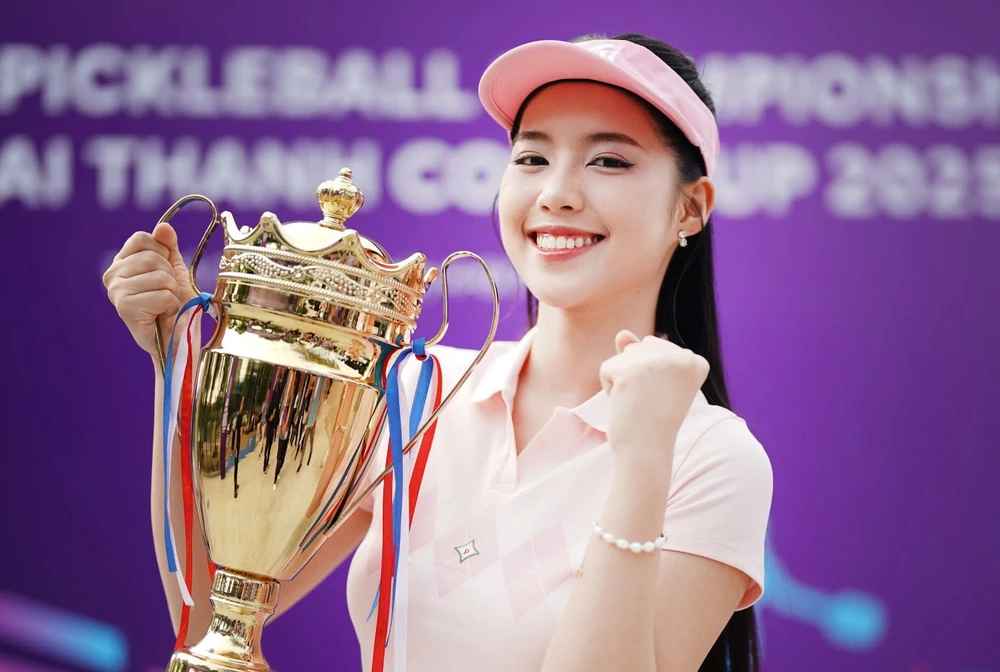 hoa-hau-a-hau-va-nhung-bong-hong-tren-san-dau-pickleball-tranh-giai-hon-1-ti-dong (17).jpg