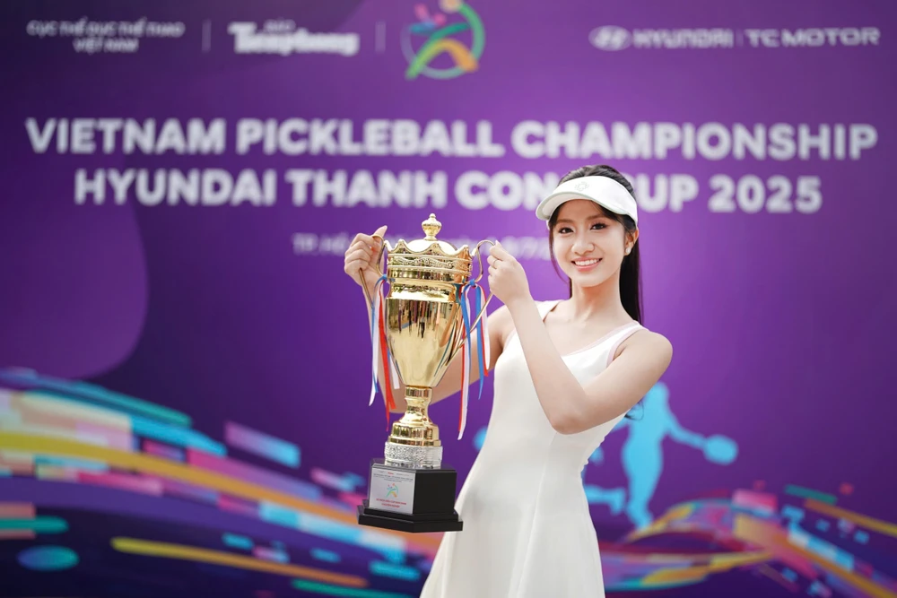 hoa-hau-a-hau-va-nhung-bong-hong-tren-san-dau-pickleball-tranh-giai-hon-1-ti-dong (18).jpg