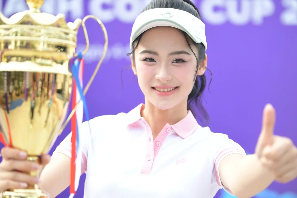 hoa-hau-a-hau-va-nhung-bong-hong-tren-san-dau-pickleball-tranh-giai-hon-1-ti-dong (20).jpg