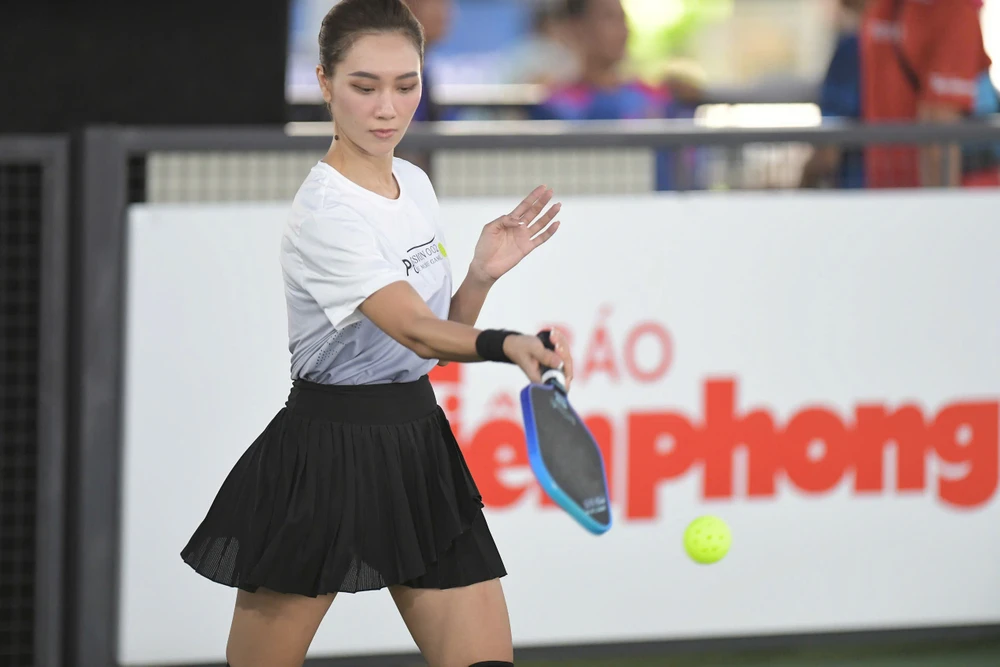 hoa-hau-a-hau-va-nhung-bong-hong-tren-san-dau-pickleball-tranh-giai-hon-1-ti-dong (6).jpg