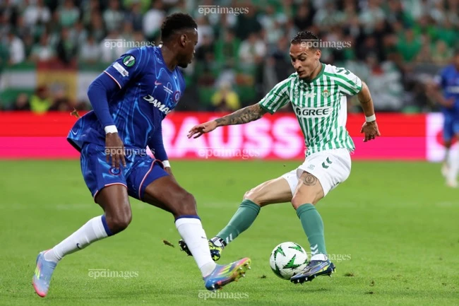 clb-manchester-united-thay-mau-doi-hinh-chua-tung-thay (3).jpg