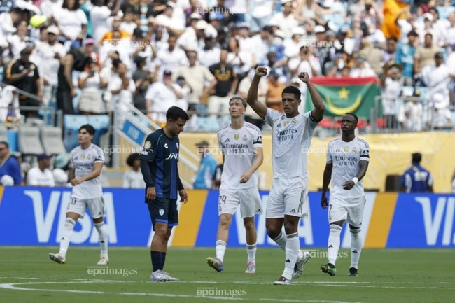 bat-ngo-tay-vot-alcaraz-chon-qua-bong-vang (9).jpg