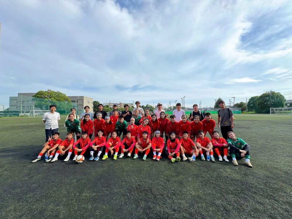 bong-da-viet-nam-va-malaysia-bo-sung-ngoai-binh-nhap-tich-cho-giai-chau-a (1).jpg