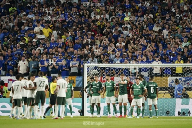 chu-tich-fifa-va-ronaldio-bao-chua-cho-club-world-cup (2).jpg