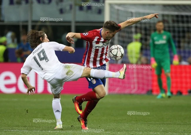 Modric mặc áo số 14 ở AC Milan