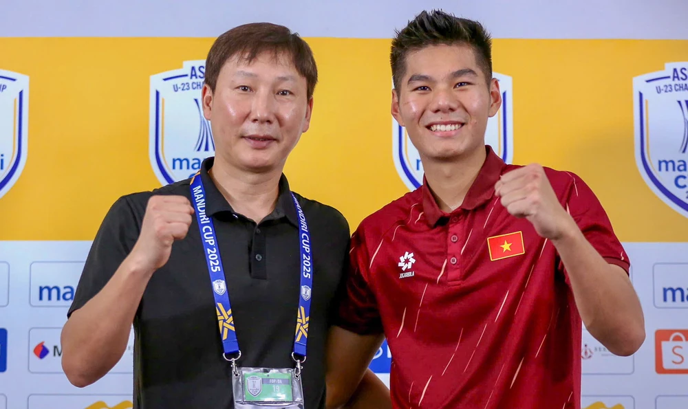 u-23-viet-nam-mo-man-an-tuong-hieu-minh-toa-sang-ruc-ro- (2).jpg