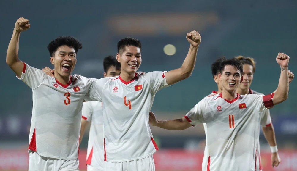 hlv-kim-sang-sik-can-trong-voi-indonesia (1).jpg