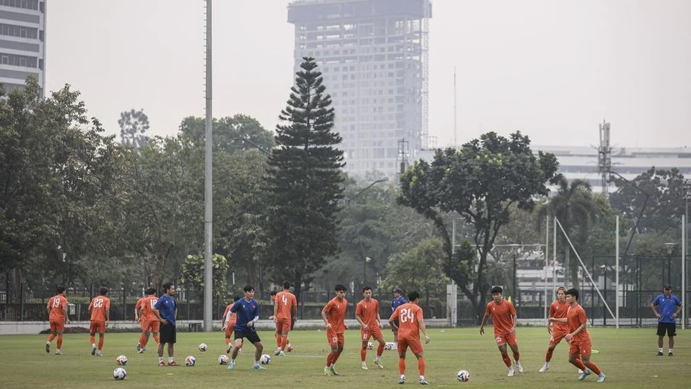 chu-nha-indonesia-gap-kho-o-tran-chung-ket-voi-viet-nam (3).jpeg