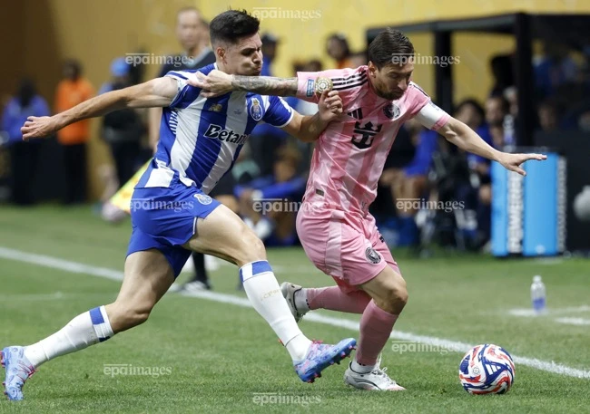 sieu-sao-messi-bi-cong-kich (1).jpg