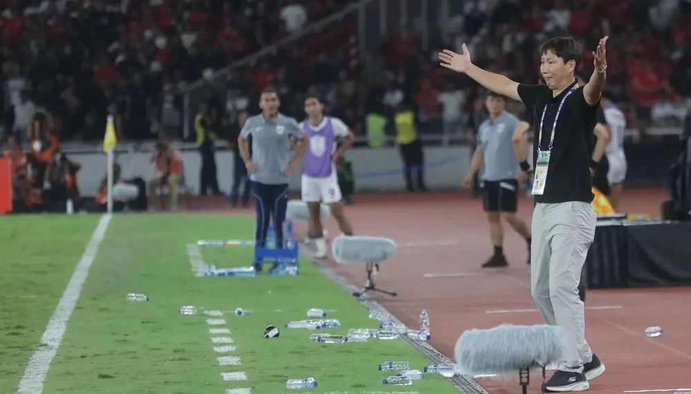 2-chiec-cup-cua-hlv-kim-sang-sik (3).jpg