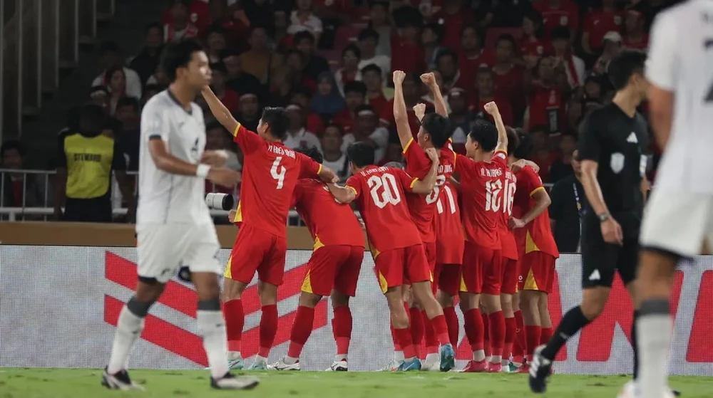 bao-han-quoc-len-tieng-ve-chien-cong-cua-hlv-kim-sang-sik (1).jpg