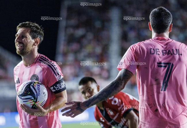 messi-trai-long-sau-khi-bi-cam-thi-dau (1).jpg