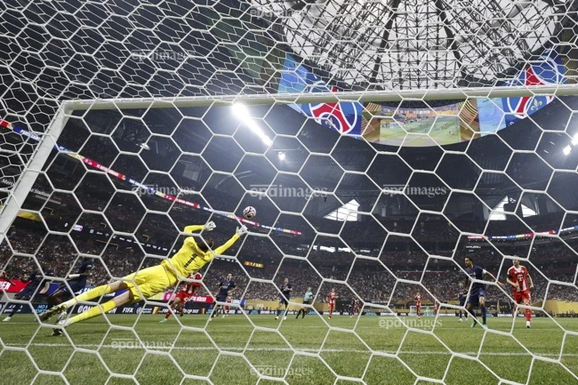 nhung-nguoi-gac-den-khon-kho (1).jpg