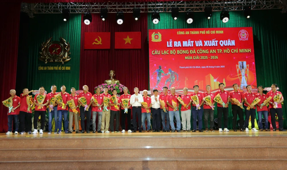 bieu-tuong-clb-cong-an-tp-hcm-tai-xuat (2).jpg