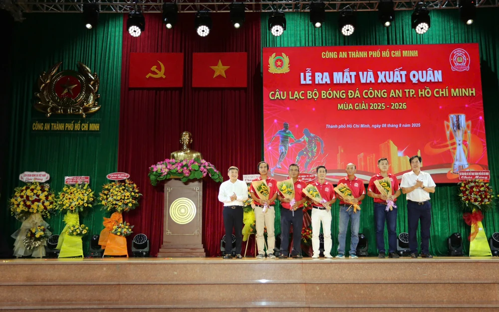 bieu-tuong-clb-cong-an-tp-hcm-tai-xuat (3).jpg