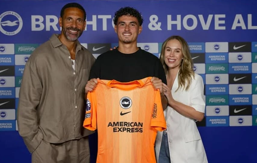 brighton-ky-hop-dong-voi-con-trai-danh-thu-rio-ferdinand (3).jpg