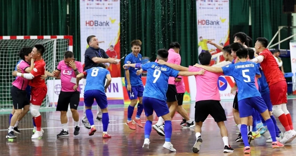 thai-son-bac-lai-khien-thai-son-nam-om-han (8).jpg