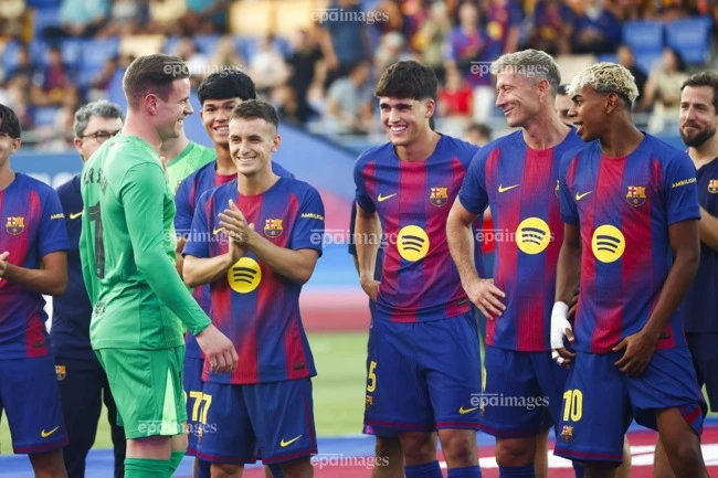 barca-ap-dao-qua-bong-vang-nhung-dembele-khong-phai-dang-vua (3).jpg