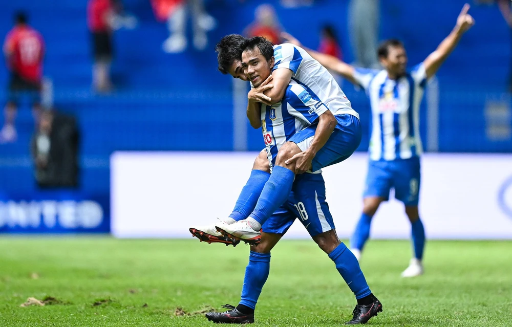 messi-thai-chanathip-pha-luoi-ca-ha-noi-va-cuoc-dien-thoai-cho-me (4).jpg