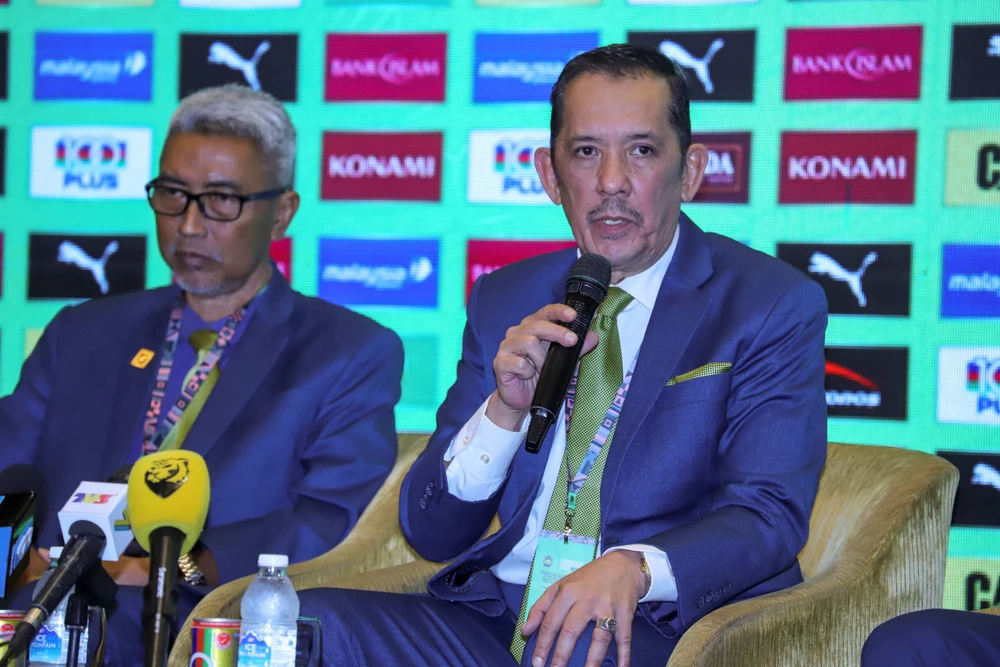 song-ngam-o-lang-bong-malaysia-lai-noi-len-sau-tran-thang-dam-viet-nam (3).jpg