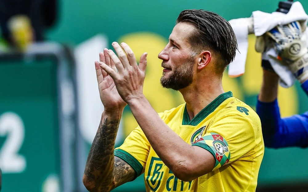 nhà đương kim vô địch Việt Nam