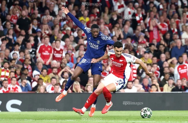 qua-bong-vang-cho-dembele (1).jpg