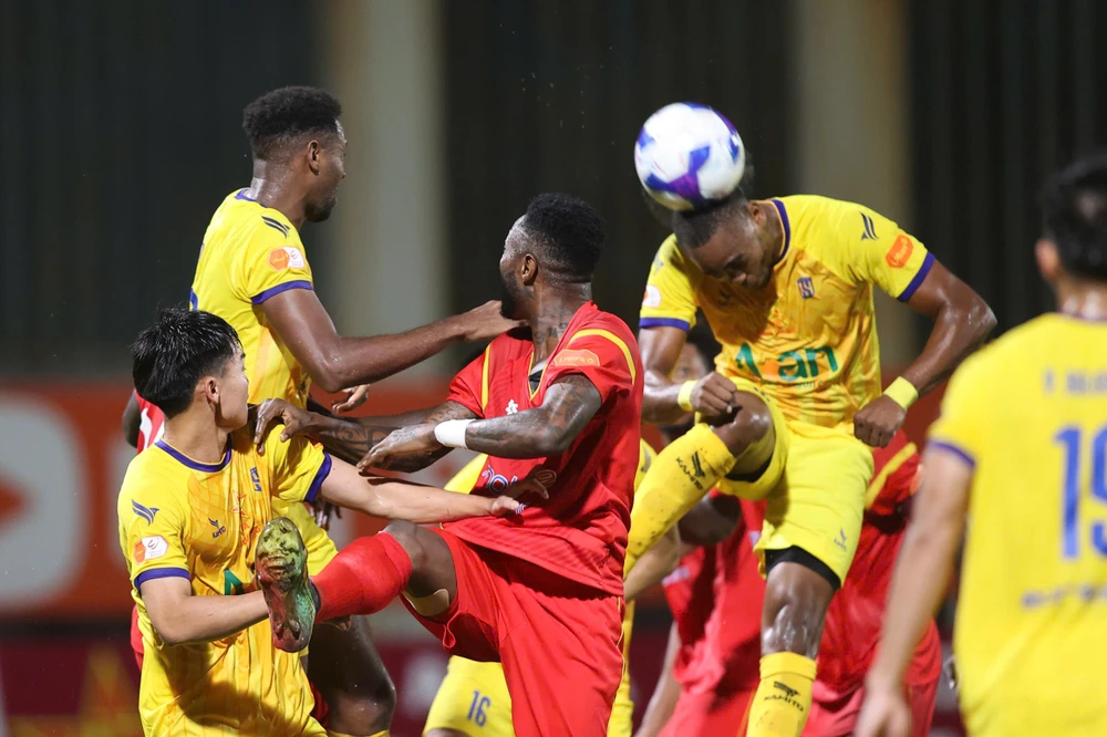 clb-cong-an-tp-hcm-thua-nang-va-man-trinh-dien-cua-tan-binh (5).jpg