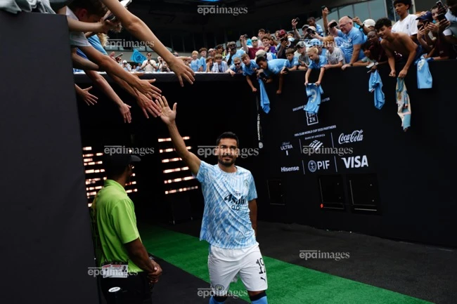 al-ittihad-dua-ban-hop-dong-khong-lo-cho-tien-ve-bruno-fernandes (4).jpg