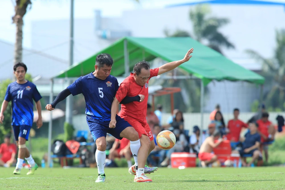 tran-cau-y-nghia-binh-tri-dong-huu-nghi-fc-bong-da-noi-dai-tinh-doan-ket (10).JPG