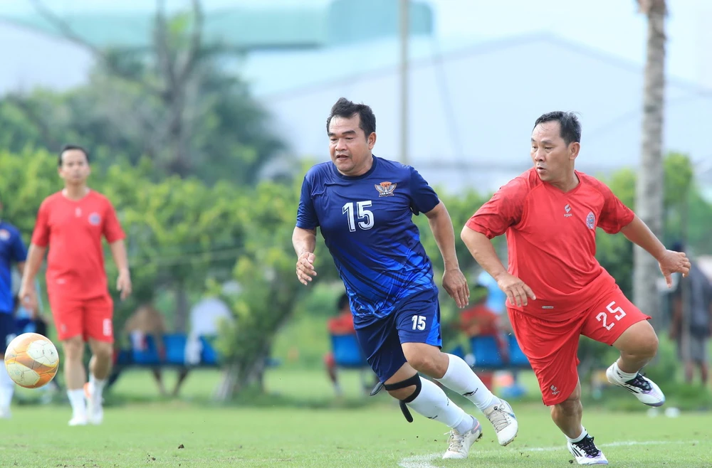 tran-cau-y-nghia-binh-tri-dong-huu-nghi-fc-bong-da-noi-dai-tinh-doan-ket (12).JPG