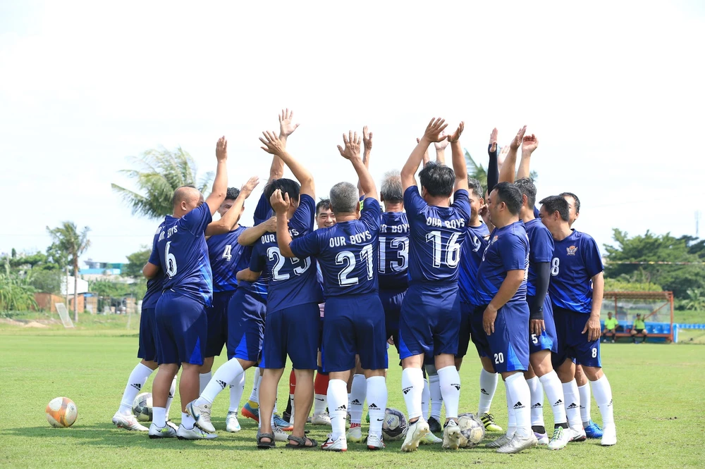 tran-cau-y-nghia-binh-tri-dong-huu-nghi-fc-bong-da-noi-dai-tinh-doan-ket (2).JPG