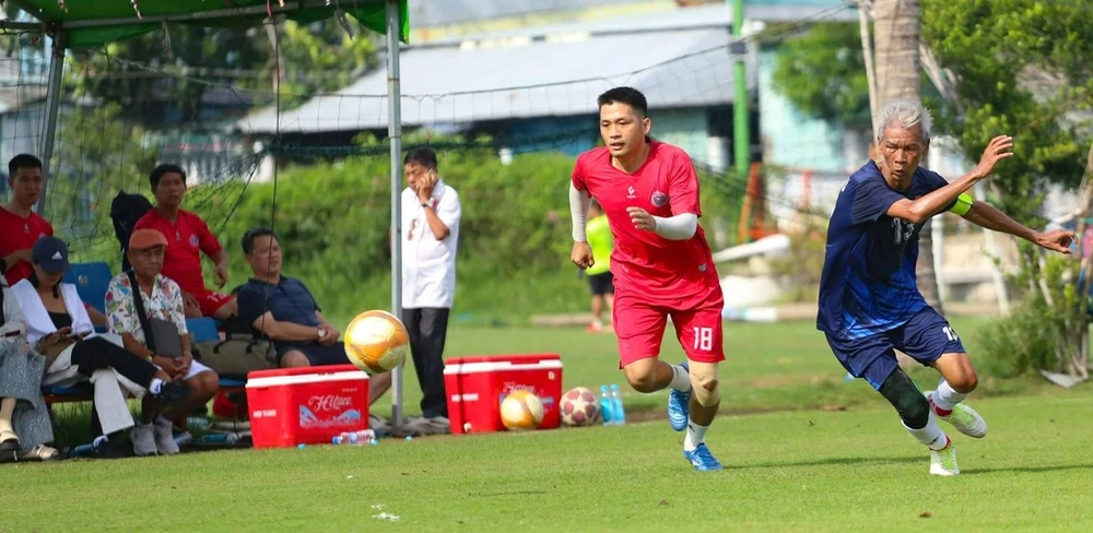 tran-cau-y-nghia-binh-tri-dong-huu-nghi-fc-bong-da-noi-dai-tinh-doan-ket (21).jpg