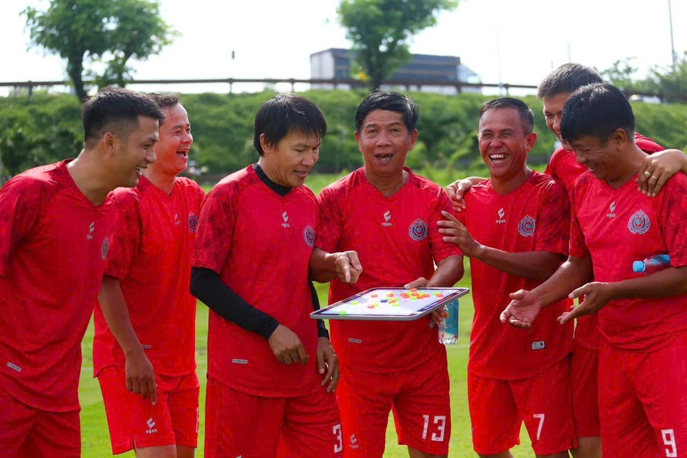 tran-cau-y-nghia-binh-tri-dong-huu-nghi-fc-bong-da-noi-dai-tinh-doan-ket (22).jpg